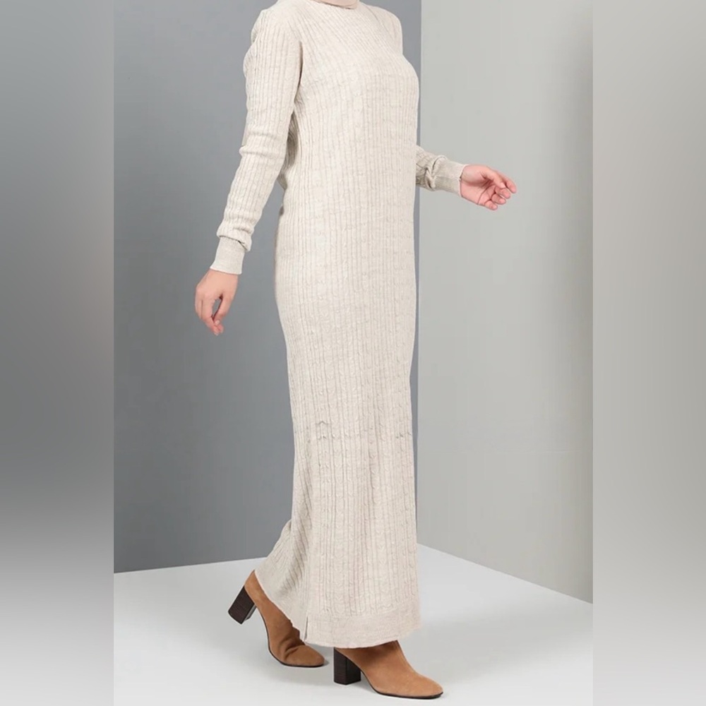 Elegant Cream Cable Knit Sweater Dress